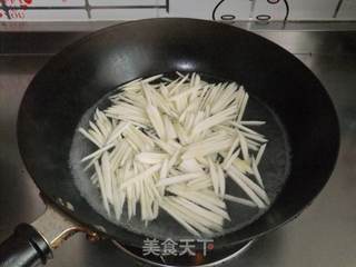 茭白炒肉丝的做法步骤：4