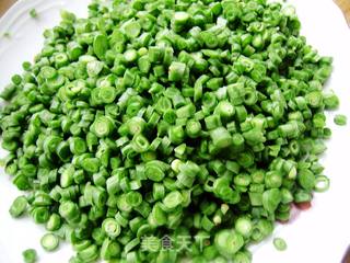 【炸酱面 花样做】豇豆粒炸酱面的做法步骤：1