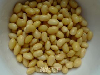 【五谷豆浆】含钙高吸收好的做法步骤：1