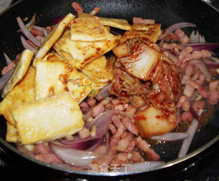 咸肉泡菜炒豆腐的做法步骤：17