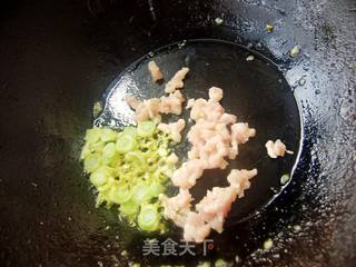 【炸酱面 花样做】辣白菜炸酱面的做法步骤:3