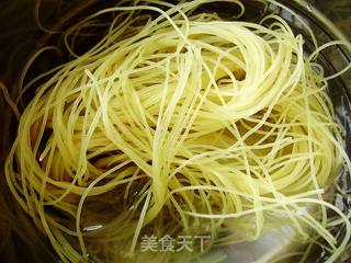 【炸酱面 花样做】辣白菜炸酱面的做法步骤:7