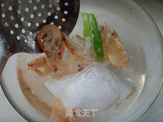 白灼虾的做法步骤:5