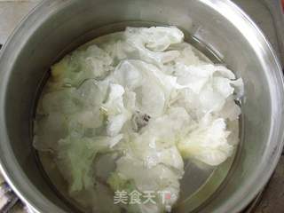 滋润肌肤糖水—冰花银耳云吞皮的做法步骤:2