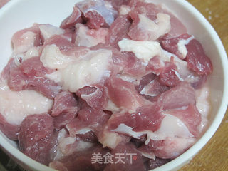 肉荤：酱豆干红烧肉的做法步骤：1