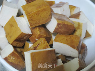 肉荤：酱豆干红烧肉的做法步骤：2