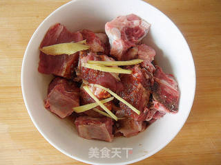 【炸酱面,花样做】 酱香排骨炸酱面的做法步骤:3
