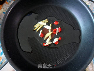 【炸酱面,花样做】 酱香排骨炸酱面的做法步骤:7