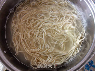 【炸酱面,花样做】 酱香排骨炸酱面的做法步骤:13