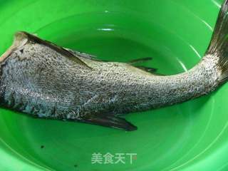 【怡汝私房宴请菜】新派水煮鱼的做法步骤：1