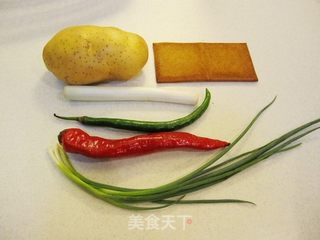 土豆丝炒豆腐干的做法步骤：1