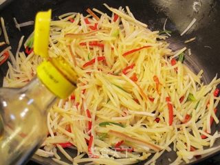 土豆丝炒豆腐干的做法步骤:9