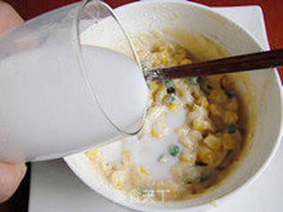 清香怡人—鸡蛋玉米豌豆饼的做法步骤:5