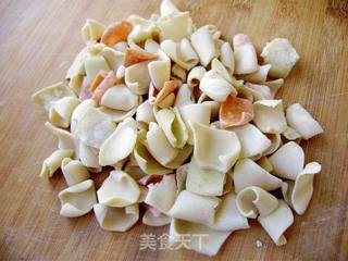 【炸酱面 花样做】五彩猫耳炸酱面的做法步骤:5
