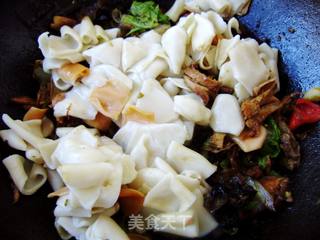 【炸酱面 花样做】五彩猫耳炸酱面的做法步骤:13