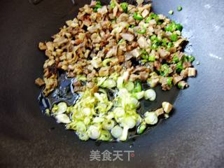 【炸酱面 花样做】辣炒豆腐炸酱面的做法步骤:8
