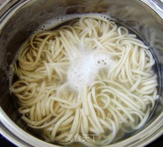 【炸酱面 花样做】辣炒豆腐炸酱面的做法步骤：12