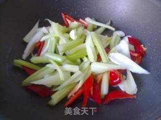 腰果炒芹菜的做法步骤：5