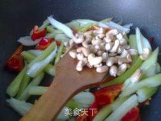 腰果炒芹菜的做法步骤：6
