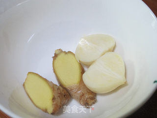 肉荤:板栗烧鸡翅的做法步骤:3