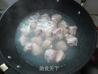 肉荤:板栗烧鸡翅的做法步骤:4