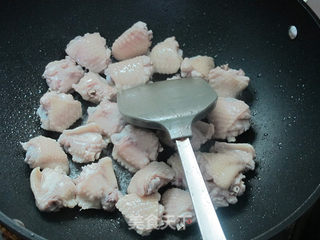肉荤:板栗烧鸡翅的做法步骤:5