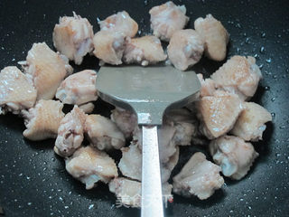 肉荤:板栗烧鸡翅的做法步骤:6