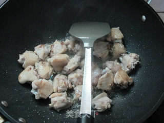 肉荤:板栗烧鸡翅的做法步骤:7