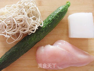 【炸酱面，花样做】凉粉炸酱面 （打破传统吃法）的做法步骤：1