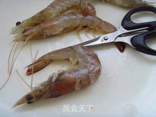 【炸酱面,花样做】:海鲜炸酱面的做法步骤:2