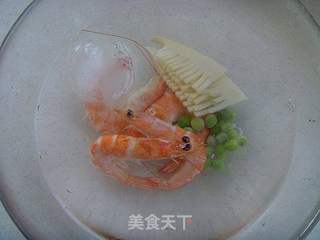 【炸酱面,花样做】:海鲜炸酱面的做法步骤:4
