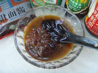 【炸酱面,花样做】:海鲜炸酱面的做法步骤:5