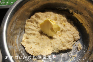 肉松牛角面包的做法步骤:2