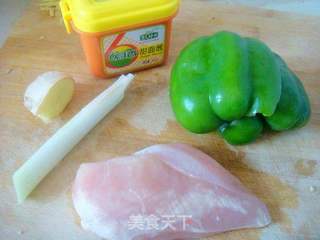 鸡肉青椒炸酱面--手擀紫薯面的做法步骤：1