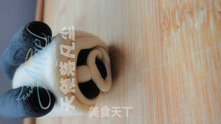 【炸酱面,花样做】——熊猫香菇炸酱面的做法步骤:4