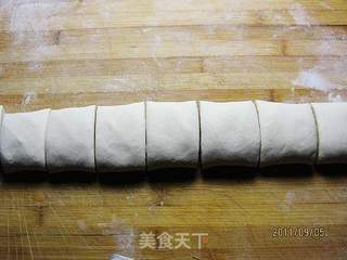 千层花卷的做法步骤:5