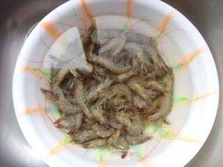 土豆香芹烧对虾的做法步骤:2