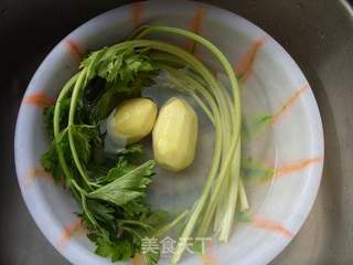 土豆香芹烧对虾的做法步骤:3
