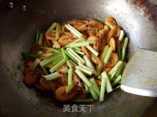 土豆香芹烧对虾的做法步骤:11