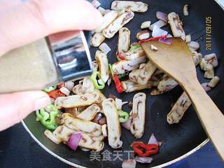 香菇洋葱孜然炒饼的做法步骤：8