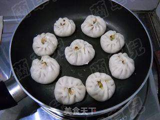 包菜鲜肉水煎包的做法步骤:11
