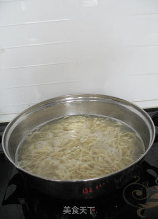 番茄肉酱拌面的做法步骤:12