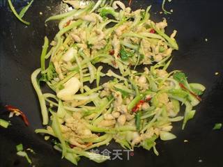 青菜梗炒豆丹的做法步骤：7
