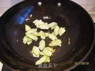 黄瓜鲜虾疙瘩汤的做法步骤:4