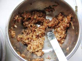 小芹菜鲜肉烧麦的做法步骤:2