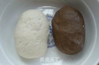 双色花卷的做法步骤:2