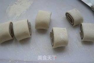 双色花卷的做法步骤:5
