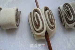 双色花卷的做法步骤:6