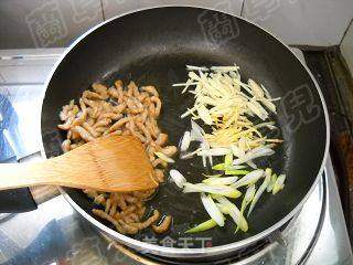 青椒酱肉丝鸡蛋面的做法步骤:4