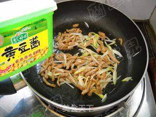 青椒酱肉丝鸡蛋面的做法步骤:5